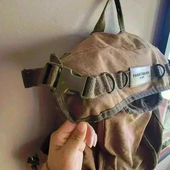 Beautiful Tan Brown TOMMY HILFIGER Travel Backpack Adjustable Pockets Unisex - Picture 5 of 10